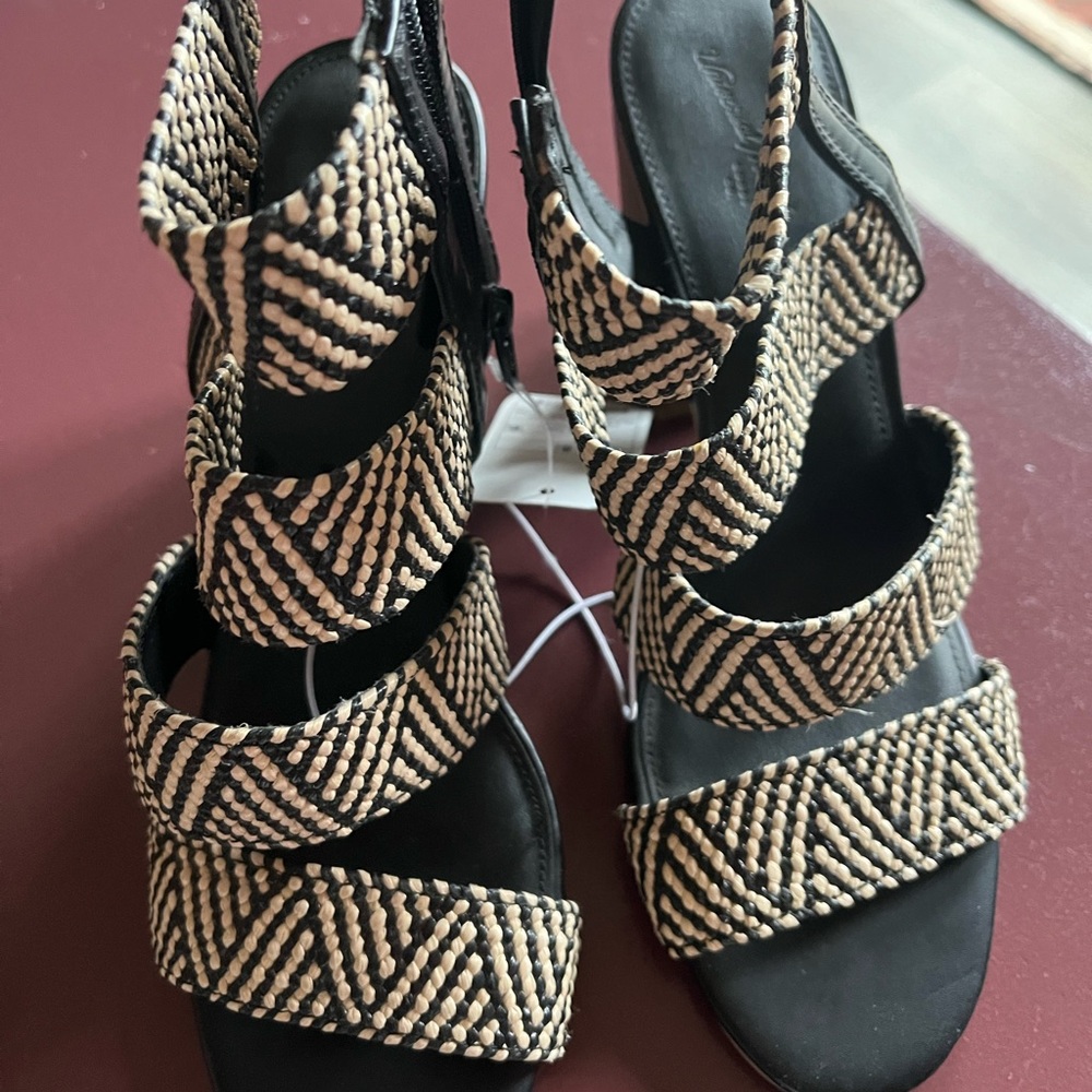 Universal Threads Women’s heeled sandals